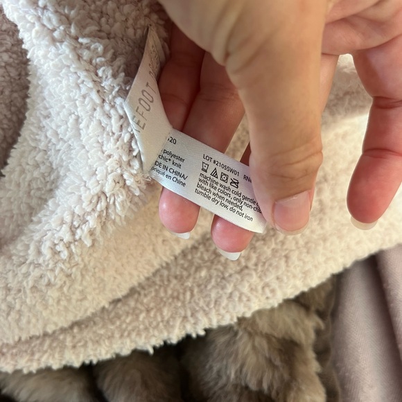 Barefoot Dreams CozyChic Cream Throw - Picture 3 of 3